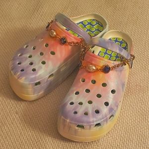 Platform, Tye Dye Rubber Clogs (knock-off crocs) size 41 (8.5 US) w/ charms